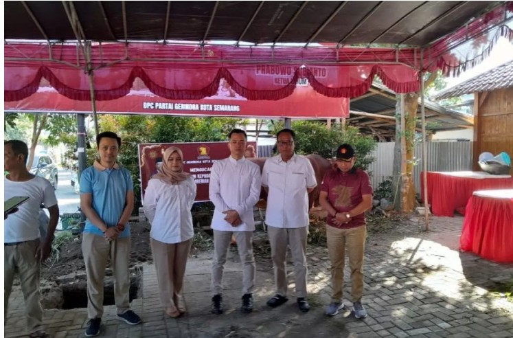 Anggota DPRD Jawa Tengah Sudarsono Kurban Sapi di Kantor Gerindra Kota Semarang