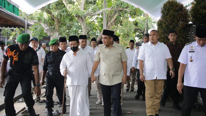 Sekretaris Jenderal Gerindra Ahmad Muzani, bersilaturahmi dengan pimpinan Pondok Pesantren Girikusumo KH. Munif Zuhri ; sampaikan Pesan Pak Prabowo
