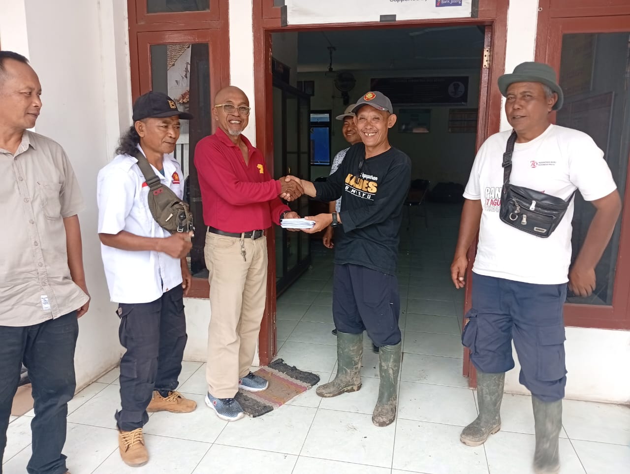 HUT ke-18 Gerindra, DPC Brebes Salurkan ratusan Paket Sembako untuk Korban Bencana