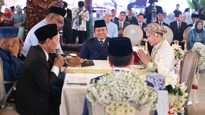 Momen Haru: Prabowo Teteskan Air Mata di Pernikahan Sesprinya